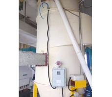 Temperature and pressure difference monitoring and alarm device of pulse dust collector